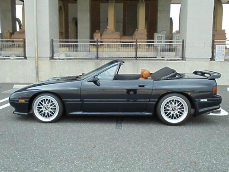 Illustration for article titled I want to import an FC RX-7 turbo convertible from Japan